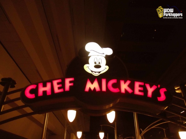 dining with characters at disney world